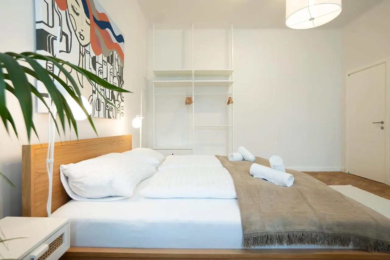 Chic 94M2 Apartment With A King-Size Bed Vienna