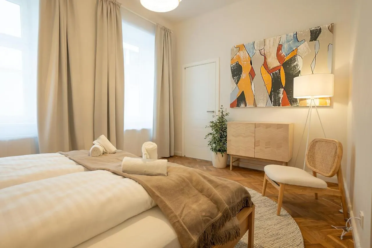 Chic 94M2 Apartment With A King-Size Bed Vienna