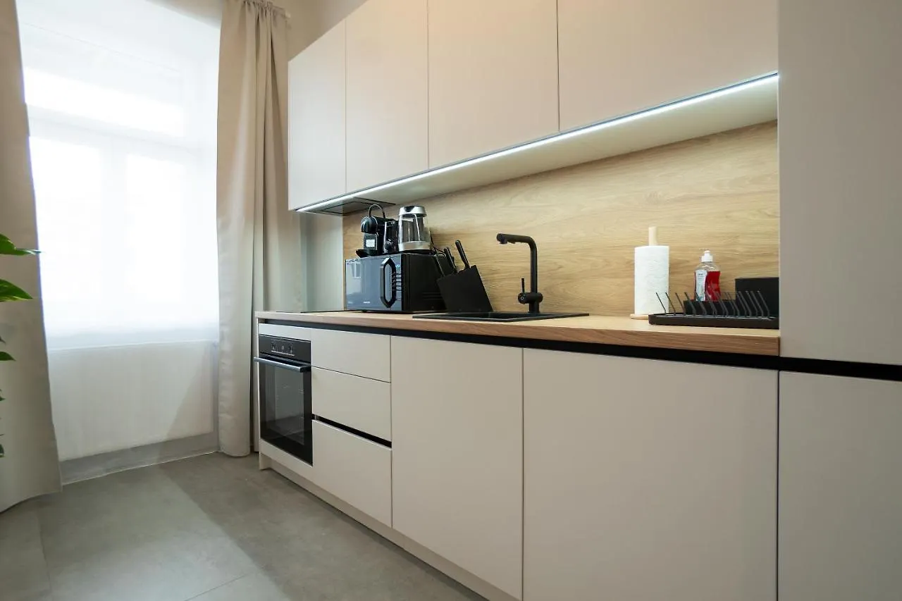 Chic 94M2 Apartment With A King-Size Bed Vienna