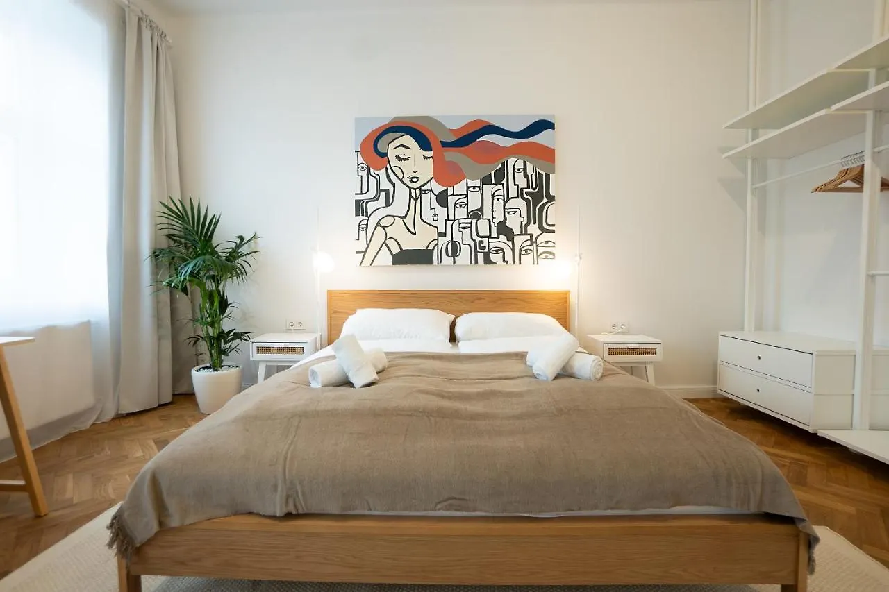 Chic 94M2 Apartment With A King-Size Bed Vienna
