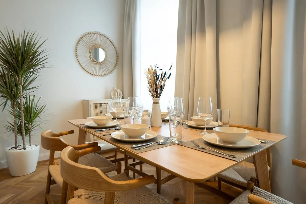 Chic 94M2 Apartment With A King-Size Bed Vienna