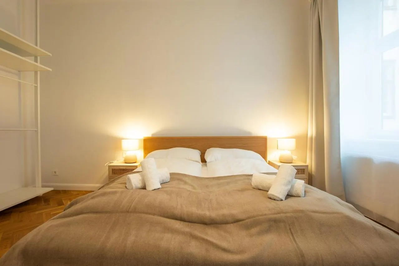 Chic 94M2 Apartment With A King-Size Bed Vienna